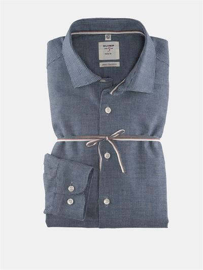Olymp Smart Business blå småternet Body Fit (slim fit) herreskjorte med kraftige lyse knapper. 3544 44 18